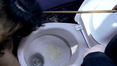 शौचालय में अश्लील